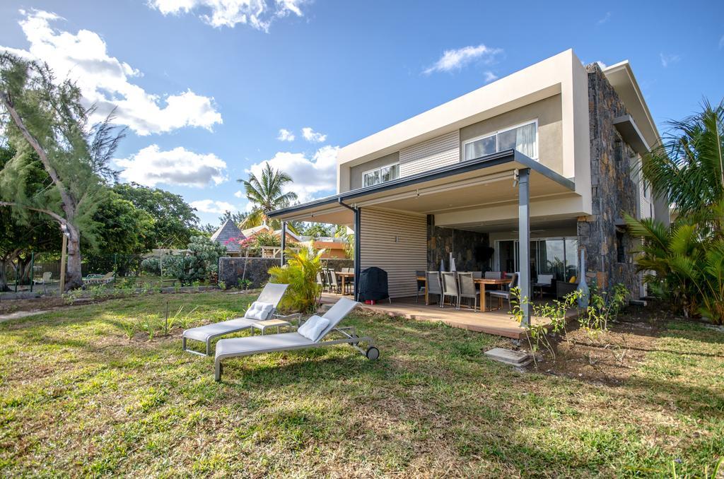 Apartment L'Escale 3 Bedrooms Sea View And Beachfront Suite By Dream Escapes *